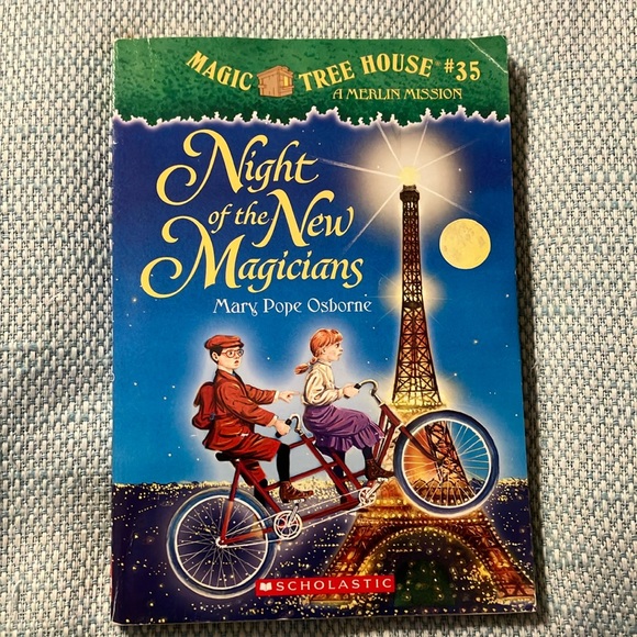 Magic Tree House book Night of the New Magicians - Picture 1 of 2